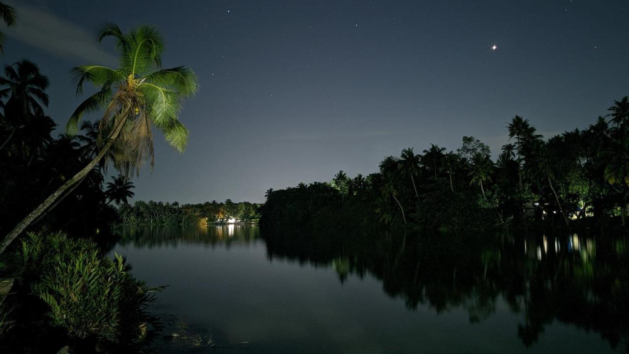 Islandstay-A Riverside Property Kollam Esterno foto