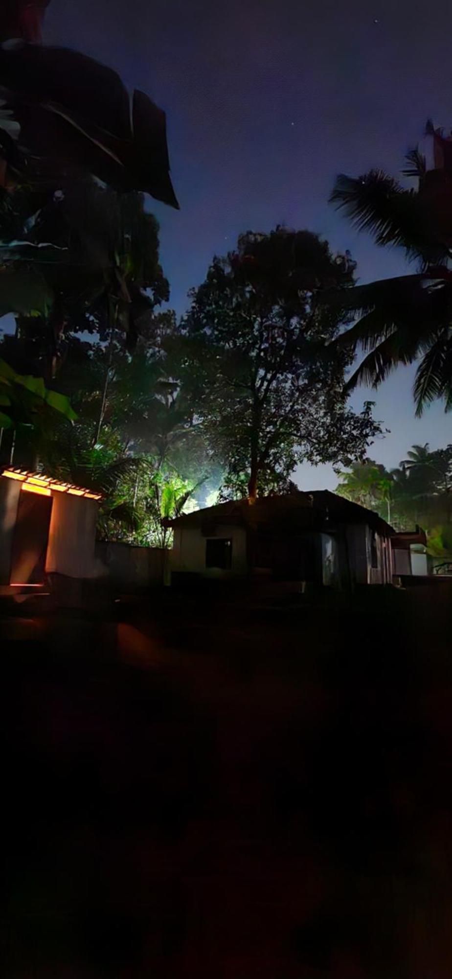 Islandstay-A Riverside Property Kollam Esterno foto