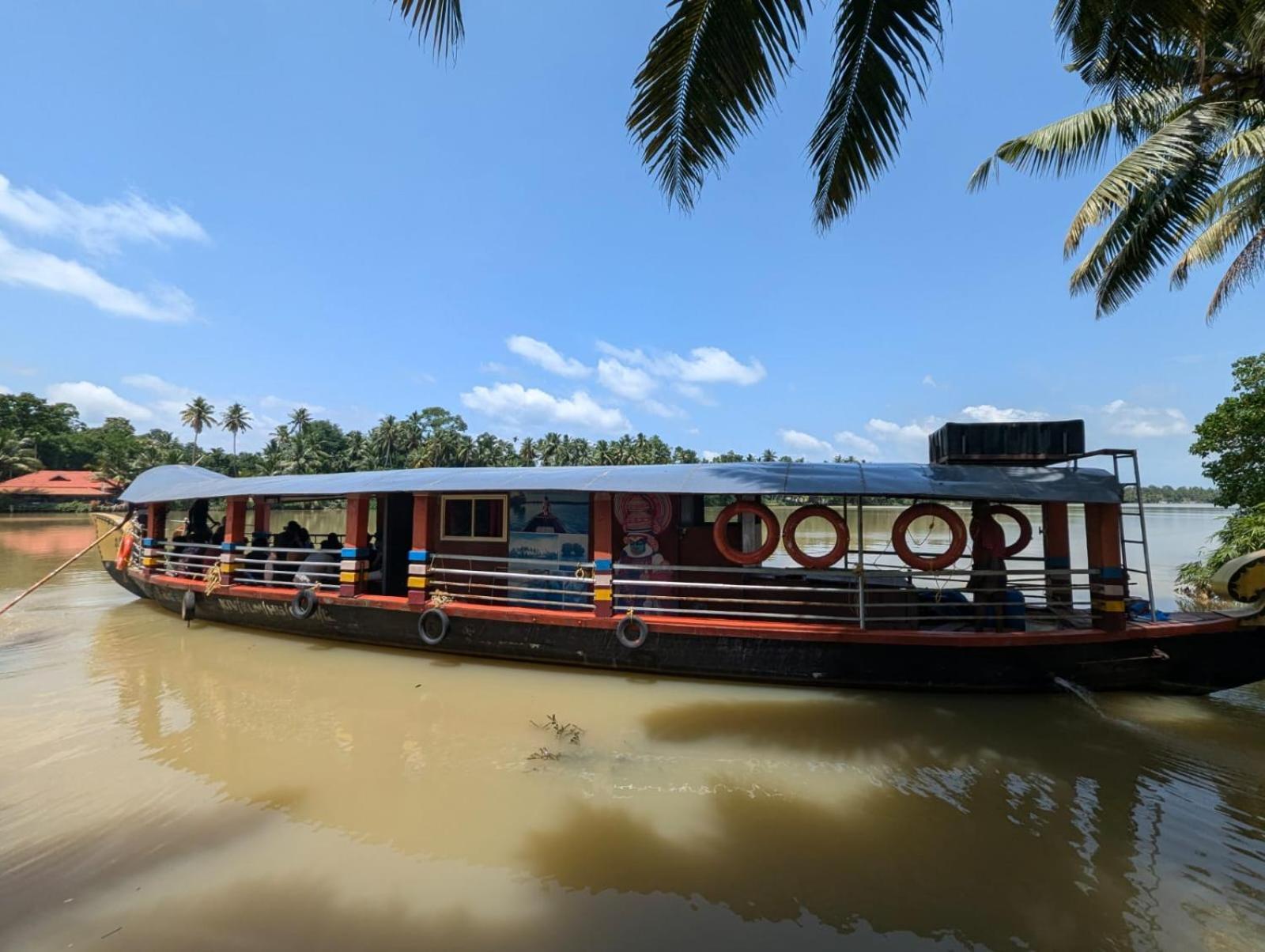 Islandstay-A Riverside Property Kollam Esterno foto